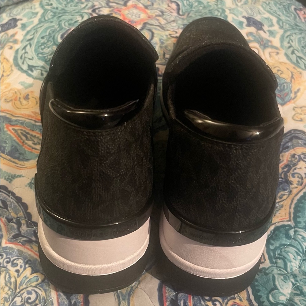 Michael Kors Womens Sneakers - Picture 2 of 4